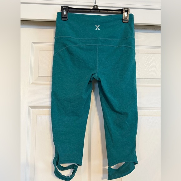 Xersion Teal Capri Yoga Pants | Quick-Dri High | High Waist | Cutout’s - Picture 4 of 9